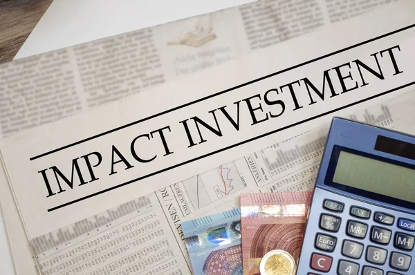 Tidningen Med Investeringar Påverkan — Stockfoto