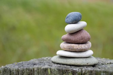 Çakıl plaj ile piramit