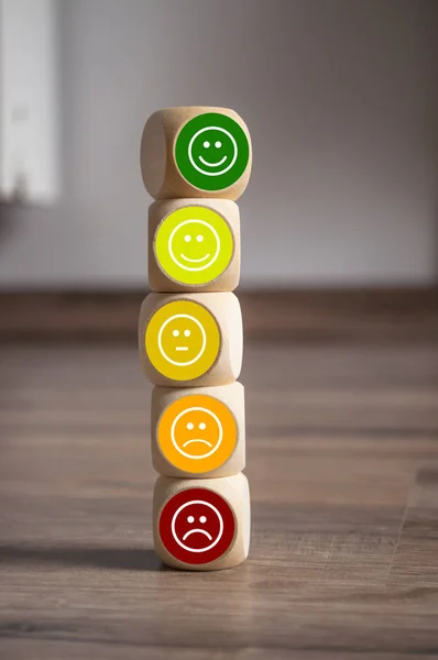 Küpleri zar ve kağıt iş derecelendirme emoticons müşteri desteği ile