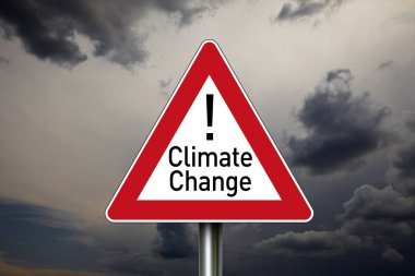 İklim koruması, CO2 emisyonu ve arka planda bulutlarla CO2 vergisi ile trafik işareti