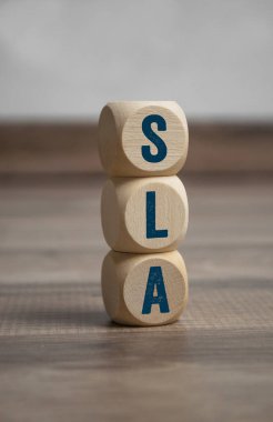 Sla Hizmet-Seviye-Anlaşma ile küpler ve zarlar 