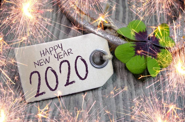 Dört Yapraklı Yonca Mutlu Yeni Yıl 2020 Ahşap Yıpranmış Arka — Stok fotoğraf