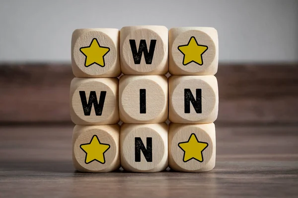 Cubos Dados Com Estrelas Win Win Situation Fundo Madeira — Fotografia de Stock