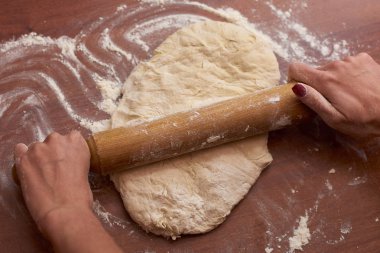 El hamur yemek vardır