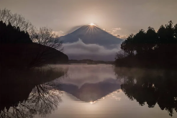 Diamant Fuji Tanuki See Der Morgendlichen Frühlingszeit Diamant Fuji Ist — Stockfoto