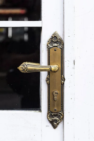 Porta Metal Dourado Porta Madeira Branca — Fotografia de Stock