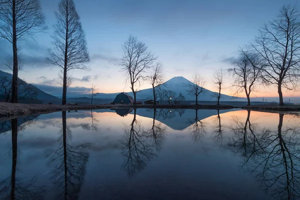 富士山在早上在 Fumotopara 露营地 静冈县 — 图库照片