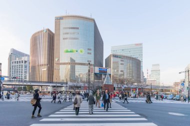 Tokyo, Japonya - 01 Şubat 2017: Cityscape Ginza bölgesinde. Yüksek son perakende alışveriş bölgesinin sunmaktadır.