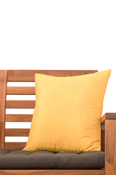 Beyaz Arka Plan Üzerinde Izole Yastık Ile Ahşap Sandalye — Stok fotoğraf