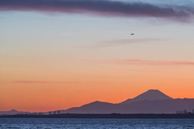 Bay dağ Fuji ve Tokyo günbatımı zaman kış sezonu. Tokyo Körfezi Japonya Güney Kanto bölgesinde yer alan koy ve Tokyo, Kanagawa İli ve Chiba İli kapsayan.