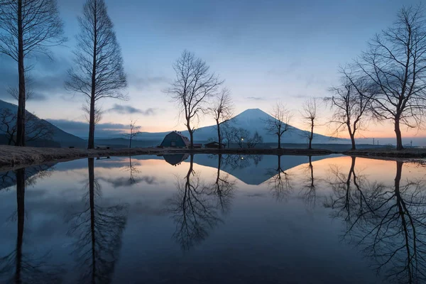 富士山在早上在 Fumotopara 露营地 静冈县 — 图库照片