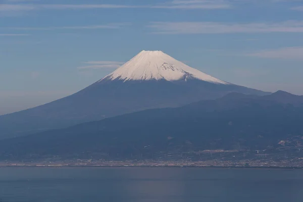 山富士と駿河湾を静岡県で冬の季節 Daruyama 伊豆市から見た — ストック写真