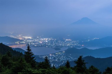 Gece Mt.Fuji ve Kawaguchiko gölde