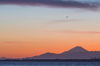 Bay dağ Fuji ve Tokyo günbatımı zaman kış sezonu. Tokyo Körfezi Japonya Güney Kanto bölgesinde yer alan koy ve Tokyo, Kanagawa İli ve Chiba İli kapsayan.