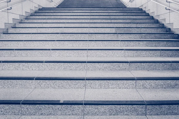 Scala Cemento Con Corrimano Metallici Edificio Moderno — Foto Stock