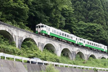 Fukushima ili, Tadami demiryolu hattı üzerinde yaz sezonunda Tren