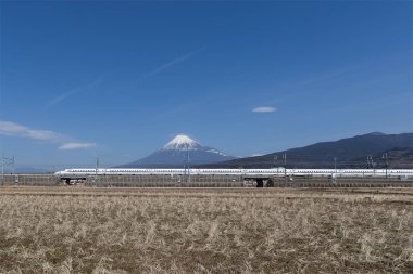 Tokaido Shinkansen dağ Fuji ile içinde arka plan