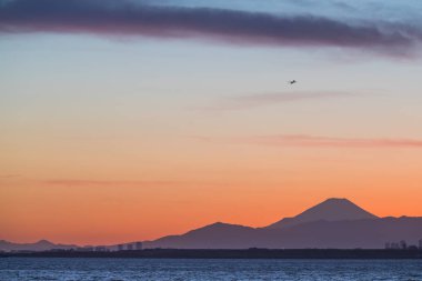 Dağ Fuji ve Tokyo Körfezi günbatımı zaman kış sezonu, Japonya 