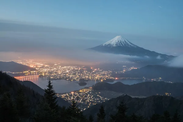 Гора Фудзи Облаками Озеро Кавагутико Ранним Утром Видно Точки Зрения — стоковое фото