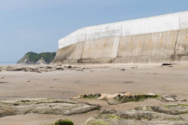 Seaside için yüksek beton duvara korumak tsunami büyük dalga