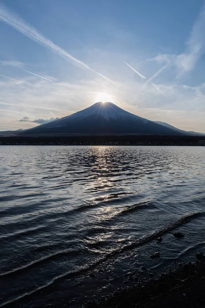 富士钻石富士钻石在山奈奈子湖的冬季 钻石富士 这个名字来源于日落与山顶相交的景象 — 图库照片