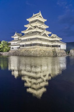 Matsumoto Kalesi, yaz gece görünümü