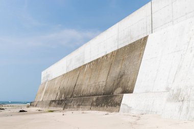 Seaside için yüksek beton duvara korumak tsunami büyük dalga