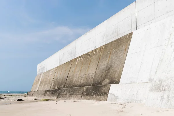 Alto Muro Hormigón Orillas Del Mar Para Proteger Tsunami Gran —  Fotos de Stock