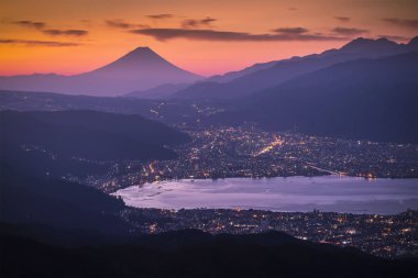 Hava Fuji Dağı'nın Mt.Takabochi görülen Sunrise Suwako Gölü ile