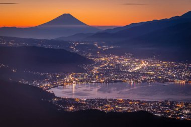 Mt. Fuji ve Suwa gölde gündoğumu Mt. Takabochi gördüm