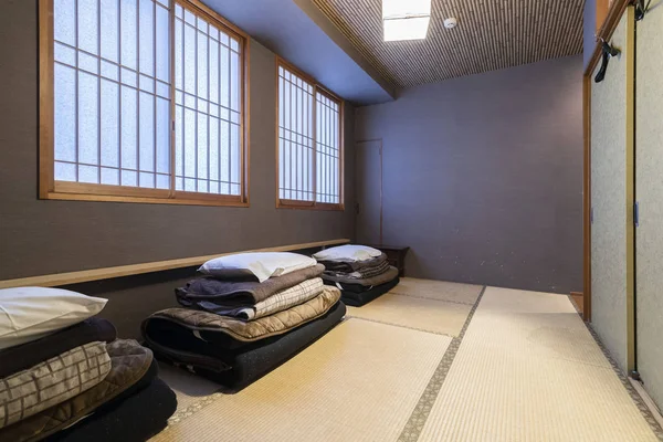 Colchón Japonés Doblado Colocado Dormitorio Estilo Japonés —  Fotos de Stock