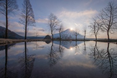 Fumotopara kamp zemin, Fujinomiya, Shizuoka prefecture, sabahları dağ Fuji