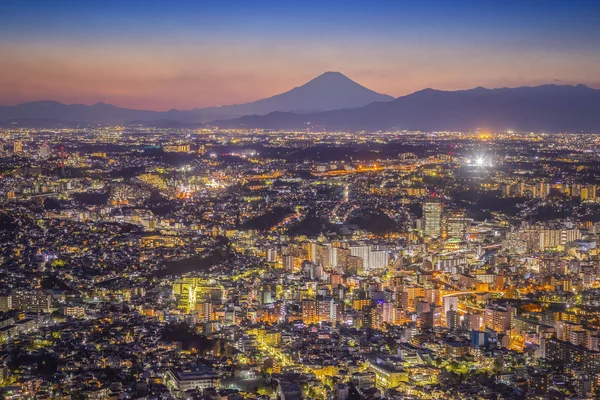 晚上与富士山横滨的城市景观 — 图库照片
