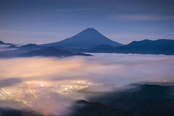Fuji Και Θάλασσα Της Ομίχλης Νύχτα Που Παρατηρείται Από Όρος — Φωτογραφία Αρχείου