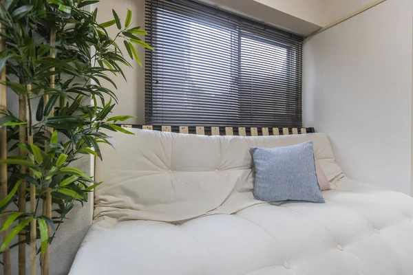 White Leather Sofa Cushions Living Room — Stock Photo, Image