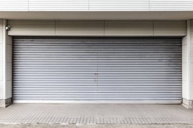 Garajın kapalı deklanşör kapıları