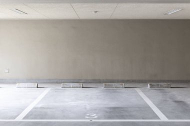 Park binasında park yerleri