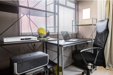 Evdeki küçük işler için bir köşe.