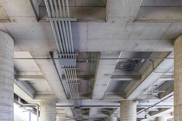 Sluiten Plafond Details Onder Het Spoor — Stockfoto