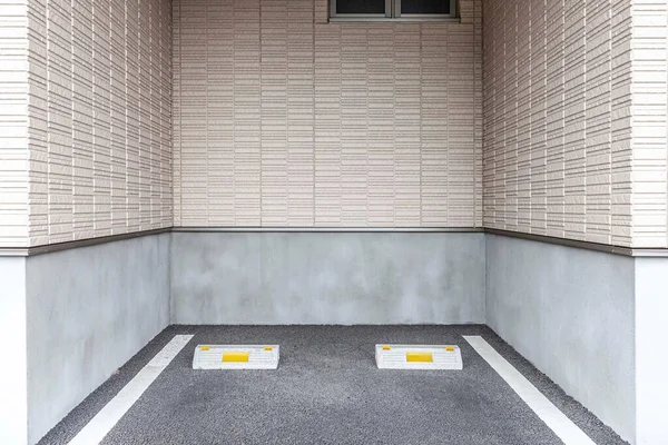 Estacionamiento Vacío Planta Baja Debajo Del Edificio Apartamentos —  Fotos de Stock