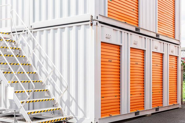 Внешняя атмосфера небольшого помещения для хранения напрокат