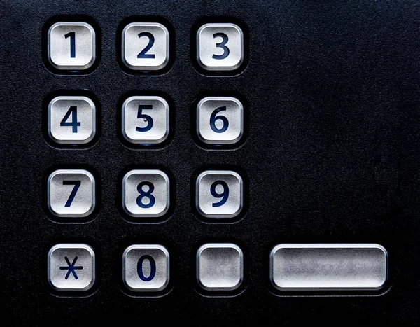 家のドアを開くためのキーボードの安全なパスワード — ストック写真