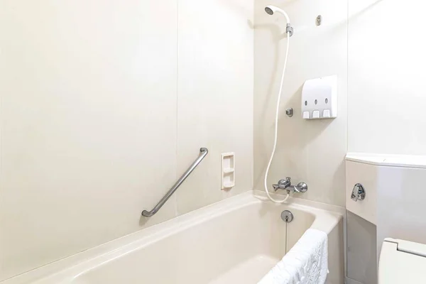 Banheira Pequena Banheiro Hotel — Fotografia de Stock