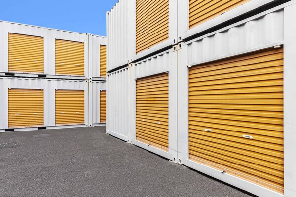 Внешняя атмосфера небольшого помещения для хранения напрокат