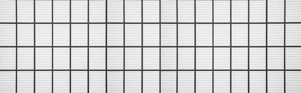 白いモザイクタイルのパターンとシームレスな背景のパノラマ — ストック写真