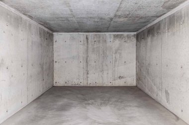 Boş beyaz bodrum beton odası manzarası