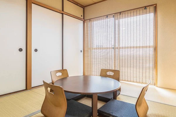 Mesa Madera Negra Cojines Sala Estar Estilo Japonés —  Fotos de Stock