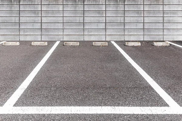 空の駐車場 白いマークの車の駐車場 公園の駐車場屋外 — ストック写真