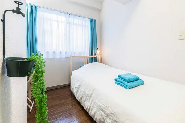 Tempat Tidur Tunggal Kamar Tidur Kecil Modern Apartemen — Stok Foto