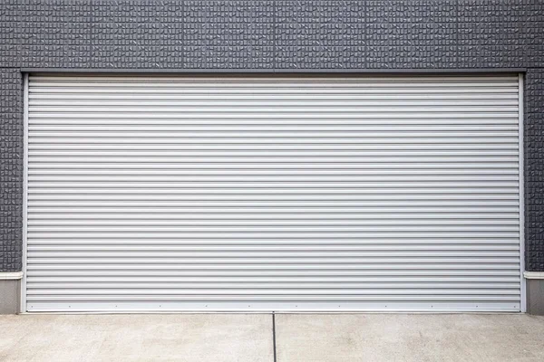 Automatische Zilveren Metalen Rolluiken Deuren Begane Grond Van Het Huis — Stockfoto